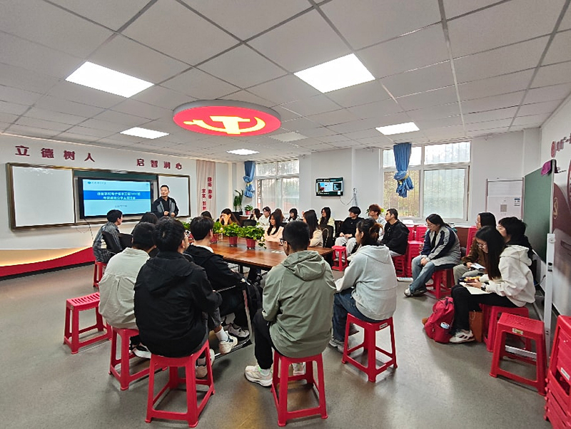 “一站式”社区｜William威廉亚洲电信2402班组织考研经验分享主题班会